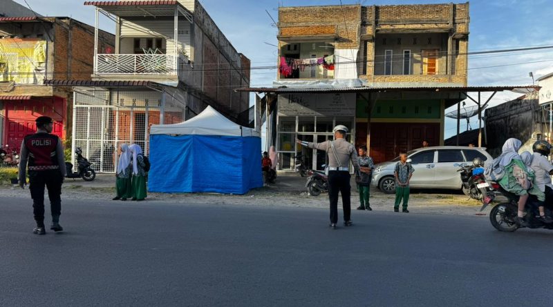 GUNA CIPTAKAN SITUASI ARUS LALIN DI PAGI HARI DALAM KEADAAN AMAN DAN LANCAR SAT LANTAS POLRES ABDYA GELAR GIAT STRONG POINT