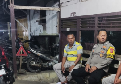 CEGAH KEJAHATAN MALAM HARI, BHABINKAMTIBMAS POLSUBSEKTOR SETIA LAKSANAKAN PATROLI MALAM HARI DI WILKUM POLSEK KUALA BATEE