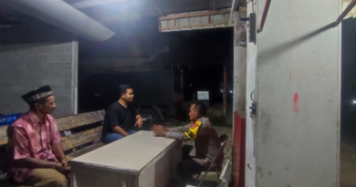 CEGAH KEJAHATAN MALAM HARI, BHABINKAMTIBMAS POLSUBSEKTOR JEUMPA LAKSANAKAN PATROLI MALAM HARI DI WILKUM POLSEK JEUMPA