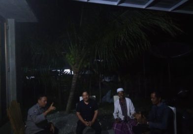 GUNA ANTISIPASI GUANTIBMAS BHABHINKAMTIBMAS POLSUBSEKTOR LEMBAH SABIL POLRES ACEH BARAT DAYA LAKSANAKAN PATROLI MALAM HARI DAN SAMBANG WARGA DIWILKUM GUNA ANTISIPASI GUANTIBMAS BHABHINKAMTIBMAS POLSUBSEKTOR LEMBAH SABIL POLRES ACEH BARAT DAYA LAKSANAKAN PATROLI MALAM HARI DAN SAMBANG WARGA DIWILKUM