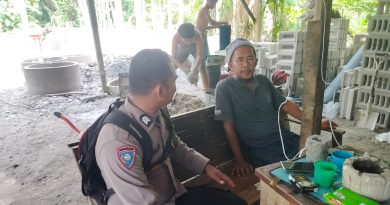 BHABHINKAMTIBMAS POLSEK KUALA BATE LAKSANAKAN PATROLI DAN SAMBANG WARGA DI DESA BINAAN DAN MENYAMPAIKAN PESAN-PESAN KAMTIBMAS BHABHINKAMTIBMAS POLSEK KUALA BATE LAKSANAKAN PATROLI DAN SAMBANG WARGA DI DESA BINAAN DAN MENYAMPAIKAN PESAN-PESAN KAMTIBMAS