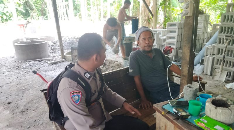 BHABHINKAMTIBMAS POLSEK KUALA BATE LAKSANAKAN PATROLI DAN SAMBANG WARGA DI DESA BINAAN DAN MENYAMPAIKAN PESAN-PESAN KAMTIBMAS BHABHINKAMTIBMAS POLSEK KUALA BATE LAKSANAKAN PATROLI DAN SAMBANG WARGA DI DESA BINAAN DAN MENYAMPAIKAN PESAN-PESAN KAMTIBMAS