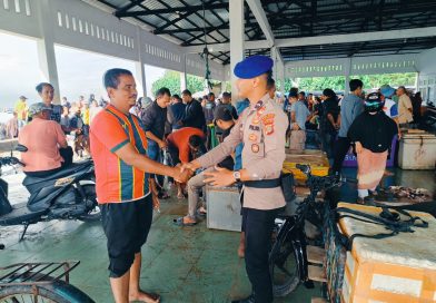 PATROLI DAN SAMBANG NELAYAN SAT POLAIRUD POLRES ABDYA DI TPI UJONG SERANGGA GUNA MENCIPTAKAN SITUASI AMAN DAN KONDUSIF PATROLI DAN SAMBANG NELAYAN SAT POLAIRUD POLRES ABDYA DI TPI UJONG SERANGGA GUNA MENCIPTAKAN SITUASI AMAN DAN KONDUSIF